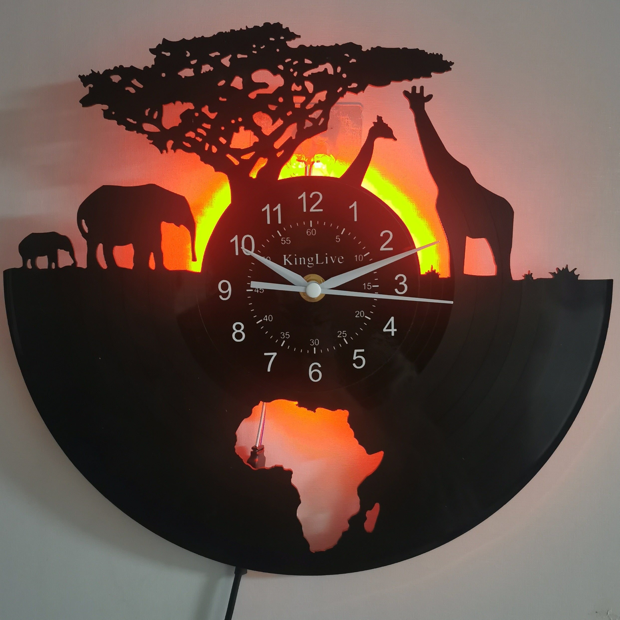 Elegant Giraffe Wall Clock – Unique Vinyl Design for Stylish Home Decor