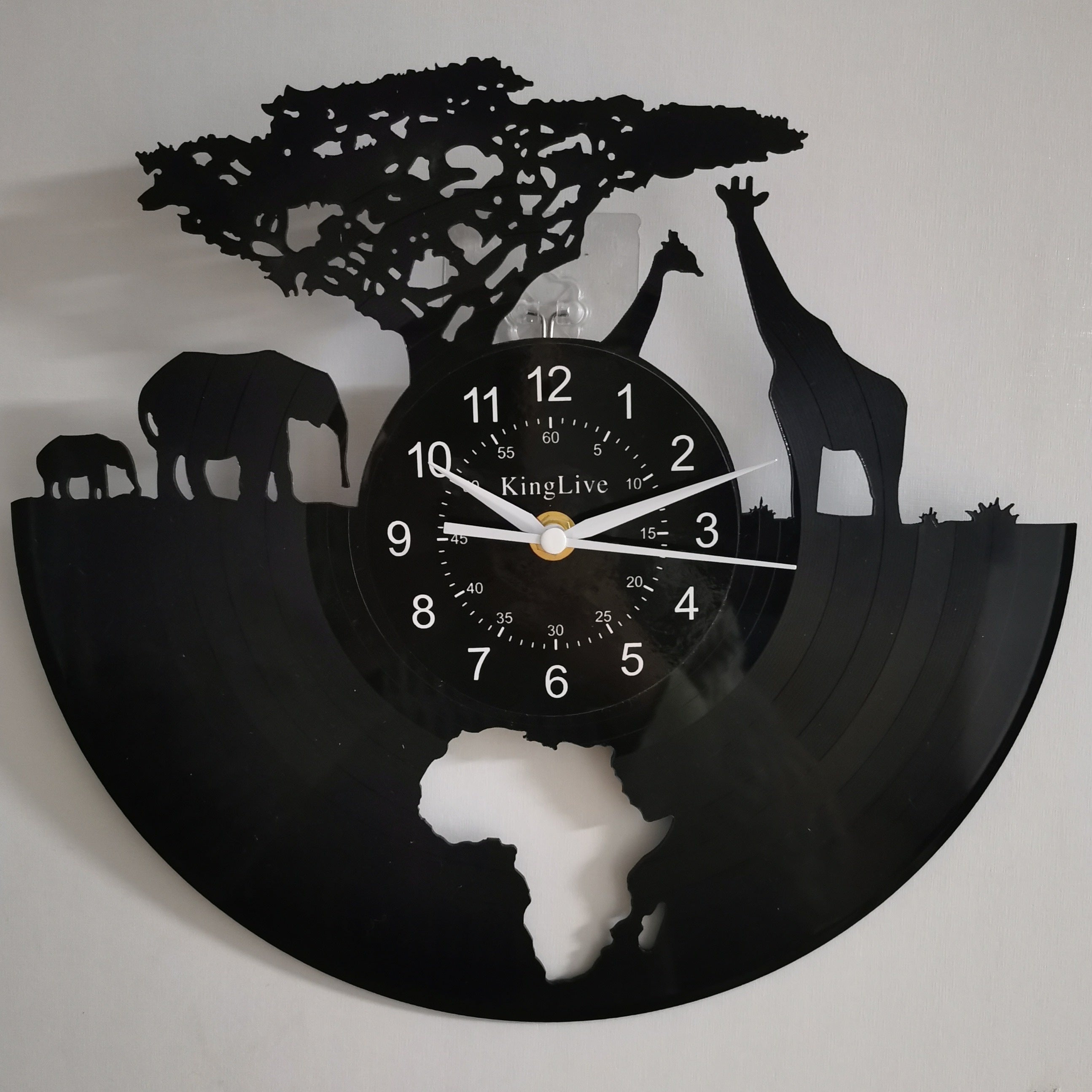Elegant Giraffe Wall Clock – Unique Vinyl Design for Stylish Home Decor