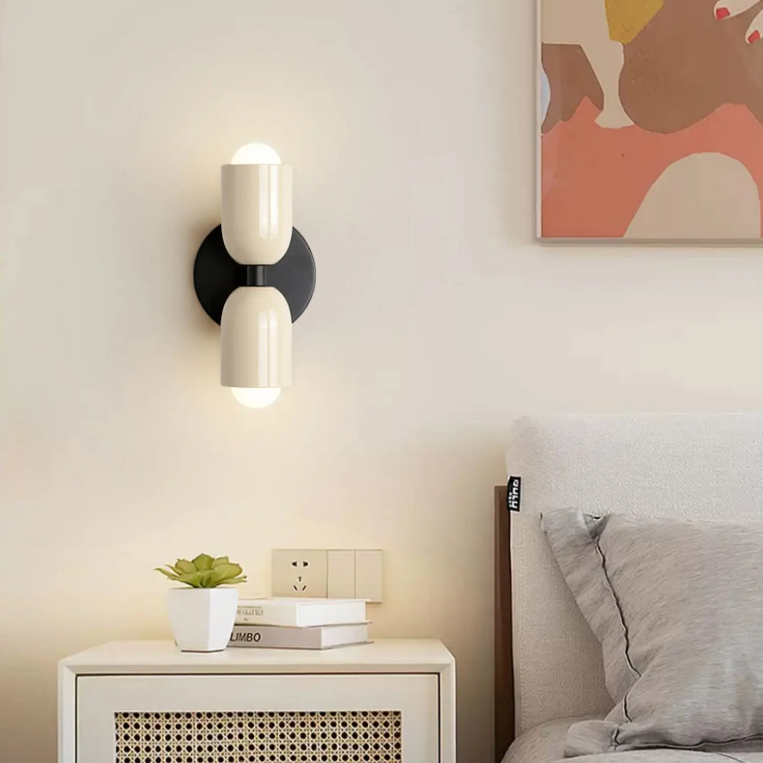 Modern Adjustable LED Wall Lamp with Dual Heads for Customizable Illumination