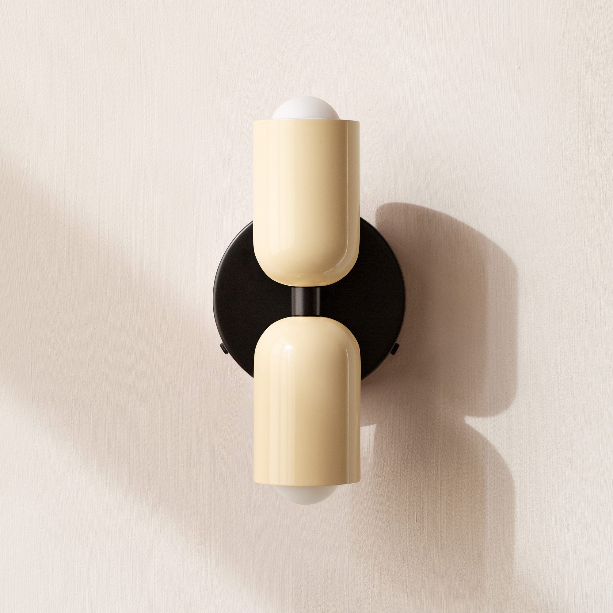 Modern Adjustable LED Wall Lamp with Dual Heads for Customizable Illumination