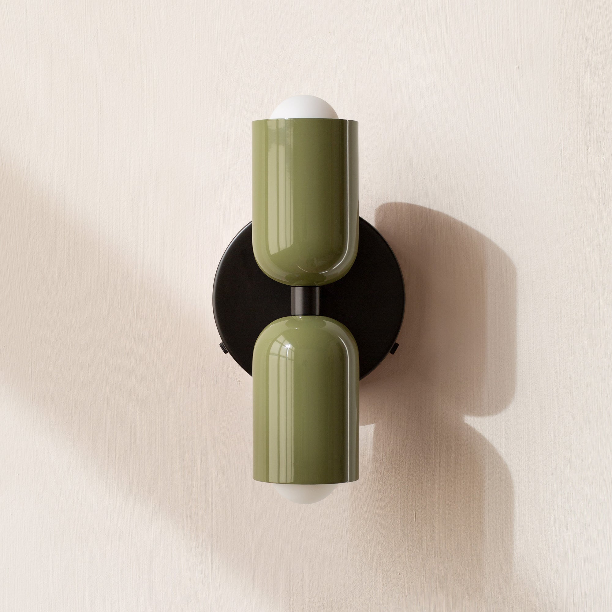 Modern Adjustable LED Wall Lamp with Dual Heads for Customizable Illumination