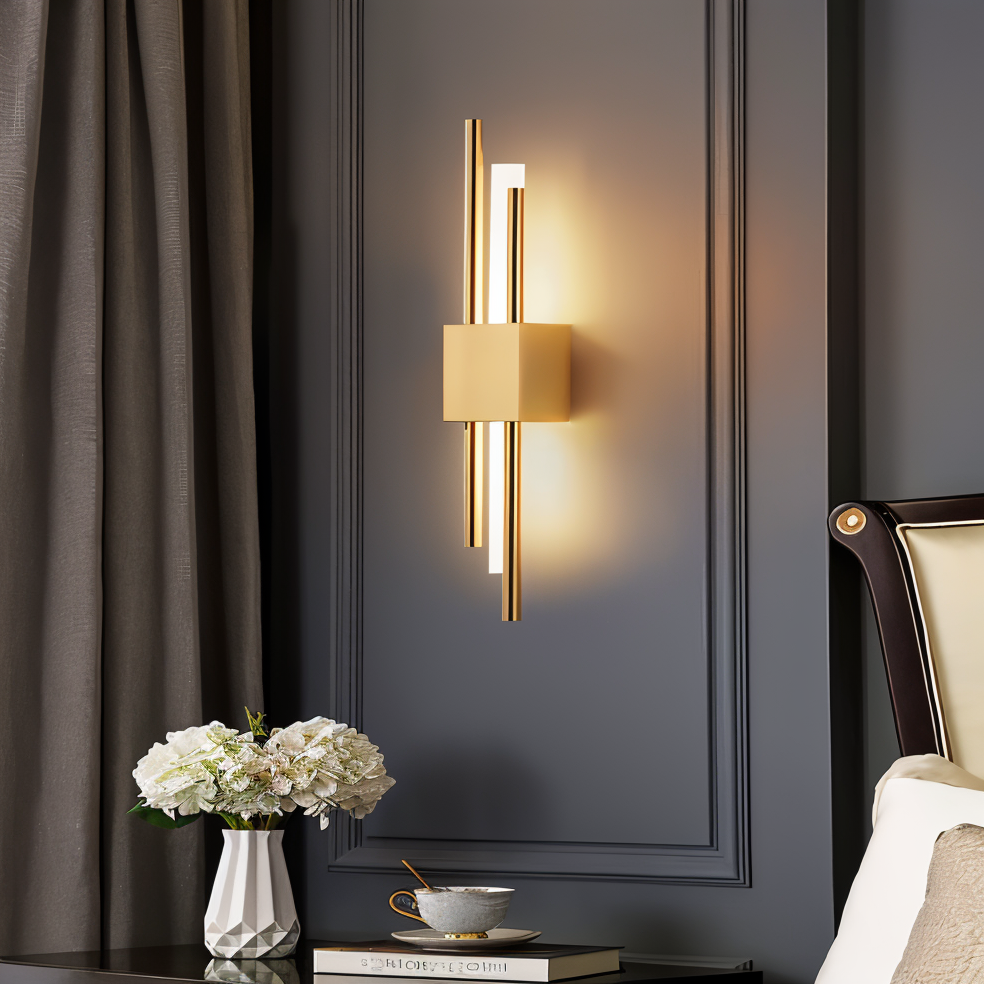 Modern Linear Wall Light in Gold and Black Finish – Sleek Minimalist Design for Elegant Interiors
