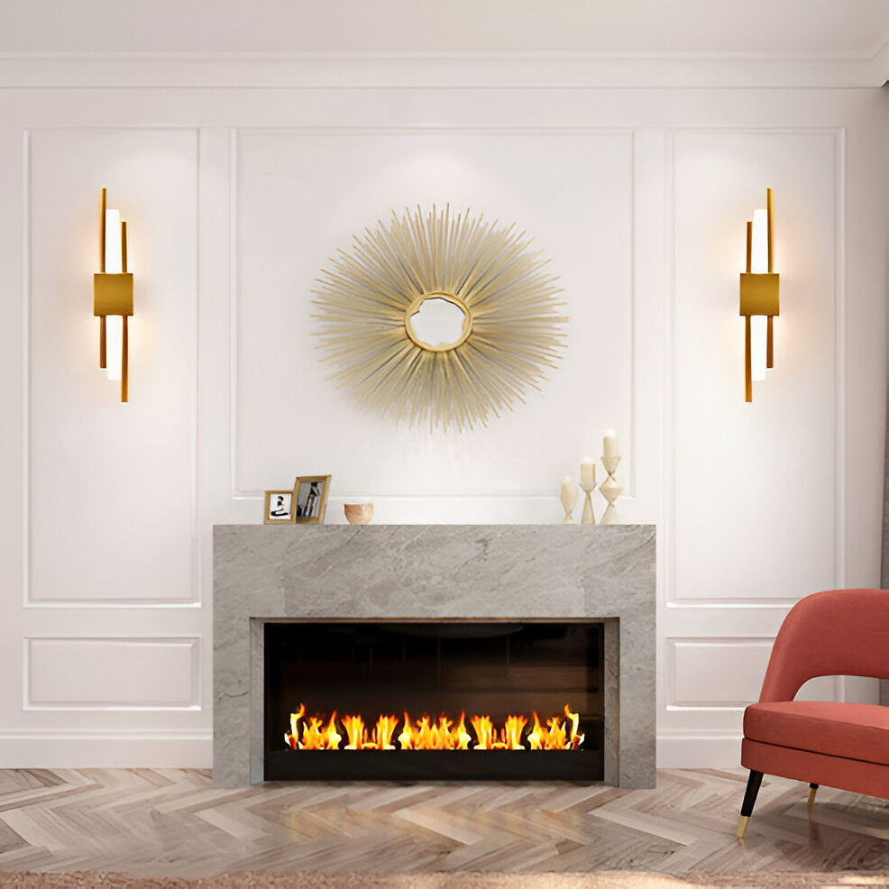 Modern Linear Wall Light in Gold and Black Finish – Sleek Minimalist Design for Elegant Interiors