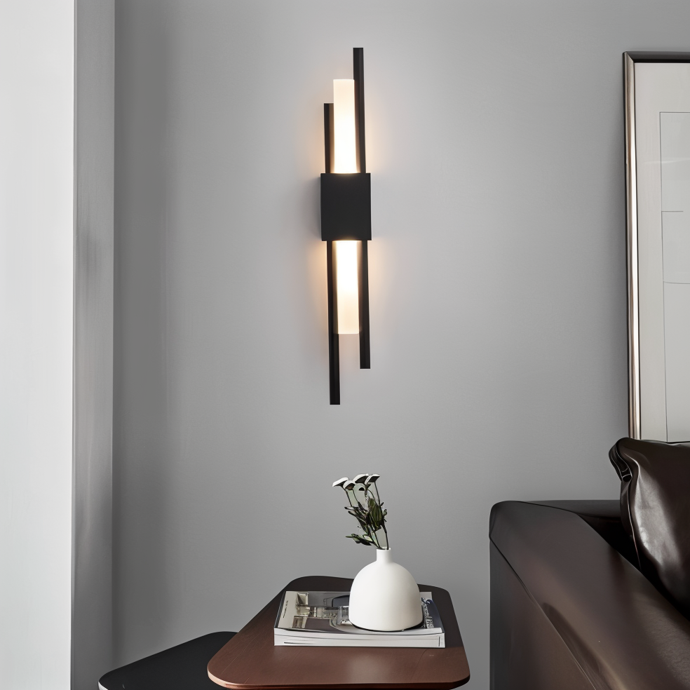 Modern Linear Wall Light in Gold and Black Finish – Sleek Minimalist Design for Elegant Interiors