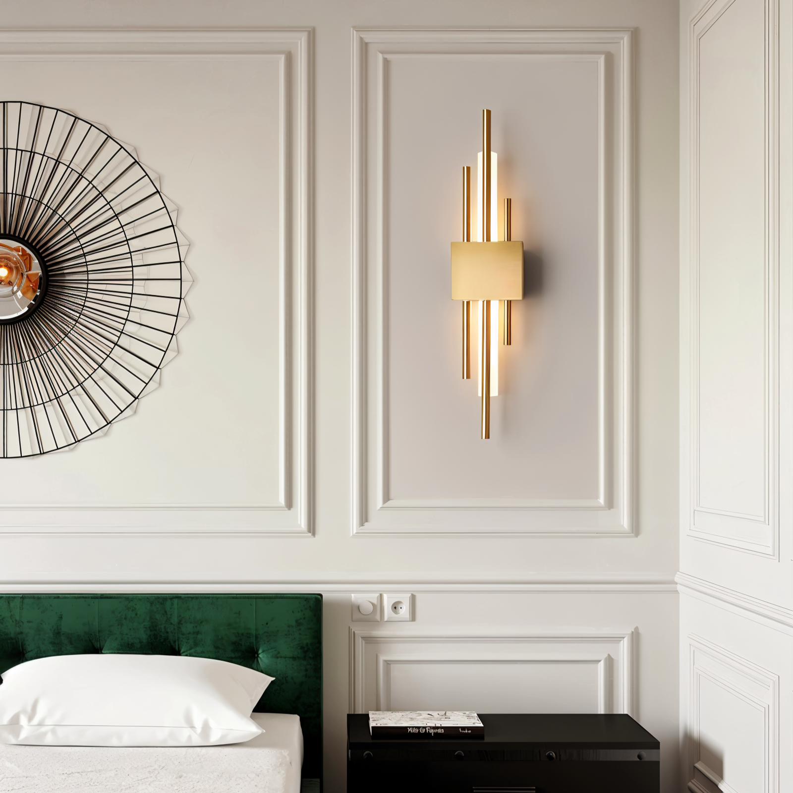 Modern Linear Wall Light in Gold and Black Finish – Sleek Minimalist Design for Elegant Interiors