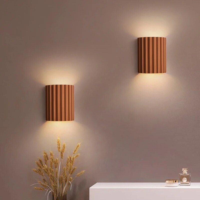 Modern Resin Wall Lamp with LED Lighting – Minimalist Design for Elegant Interiors