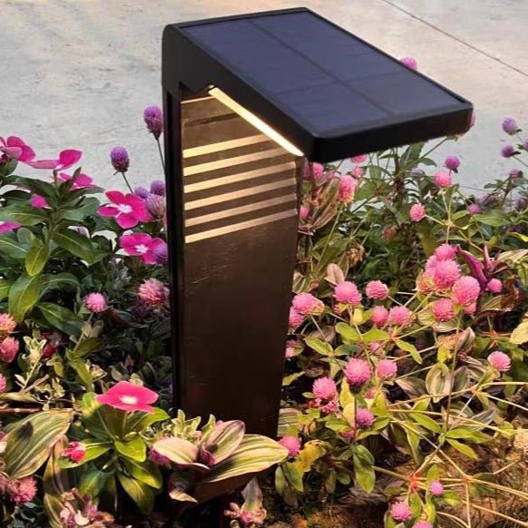 Outdoor Solar Lamp with Energy-Efficient Design – Weatherproof Black LED Garden Light